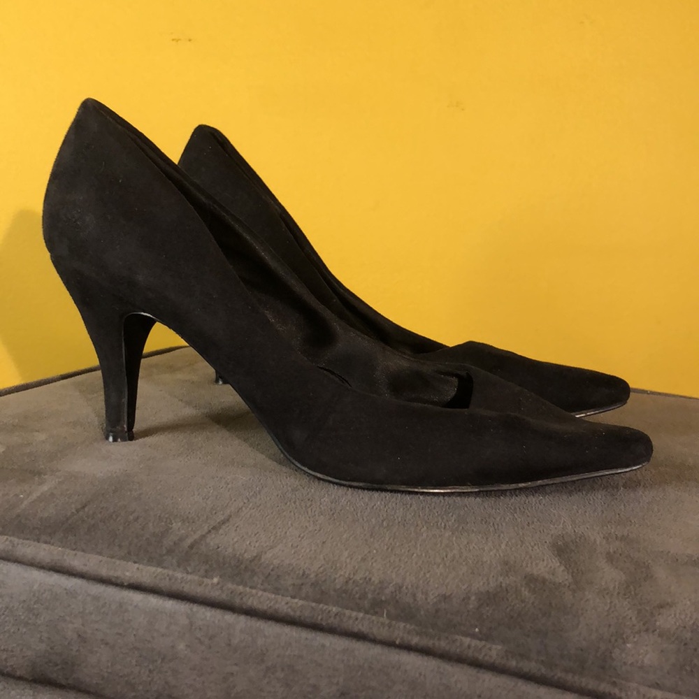 Short Black suede heels